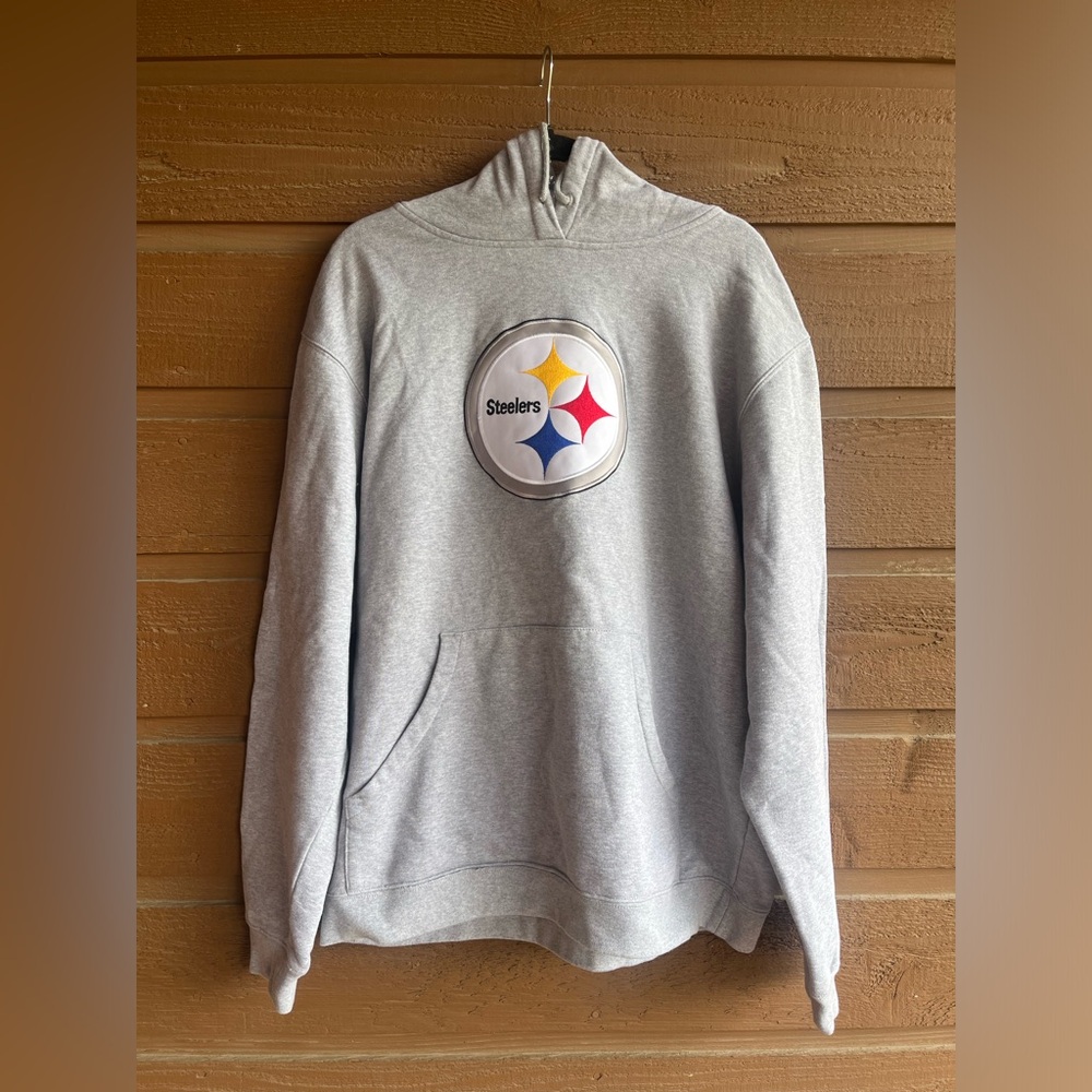 Team Apparel Reebok, NFL, Pittsburgh Steelers men’s large hoodie. EUC